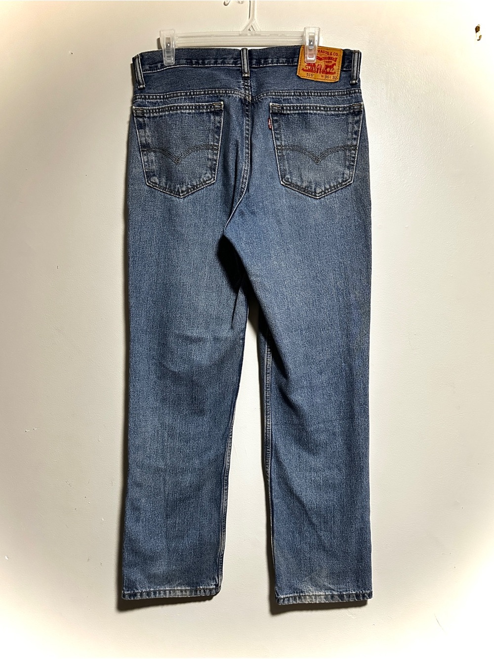 Levis 516 Men's Straight Leg Denim Jeans in Medium Blue - Classic Brand